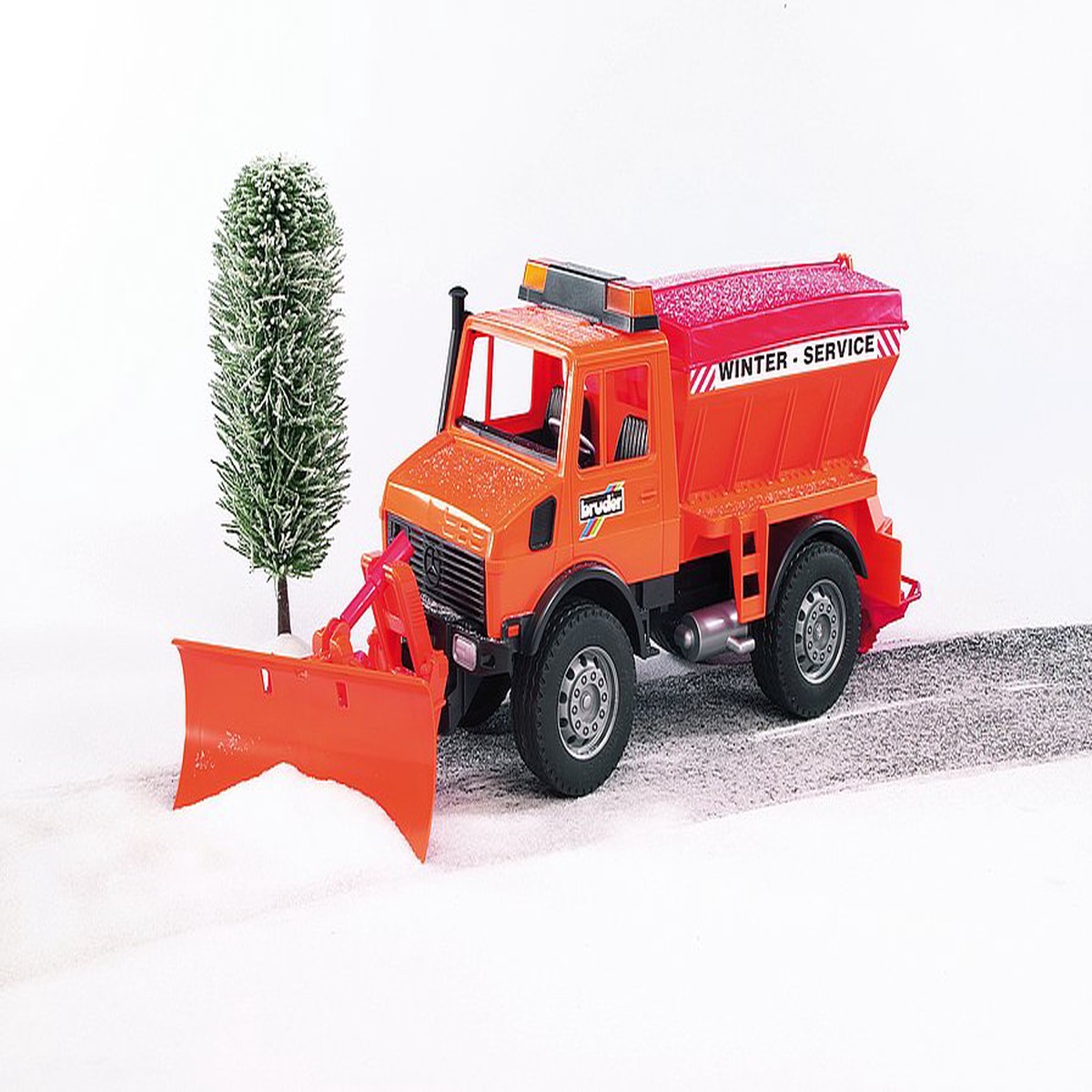 Bruder 02572 MB Unimog winter service wsnow plough